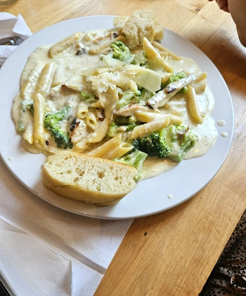 Broccoli & Chicken Alfredo Pizza